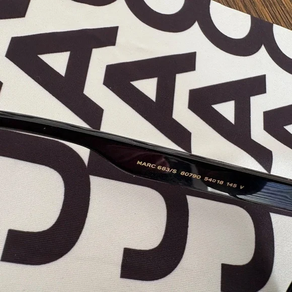 NWOT Marc Jacobs Black Sunglasses w/ Case and Glasses Cloth